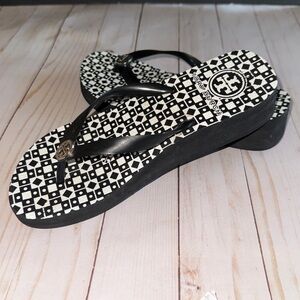 TORY BURCH Wedge Flip Flop Sandal Thong Reva Black White Geometric Sz 9